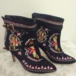 Black Pink White Yellow Embroidered Pointy Toe Strappy 4" Heeled Zipper Bootie 9